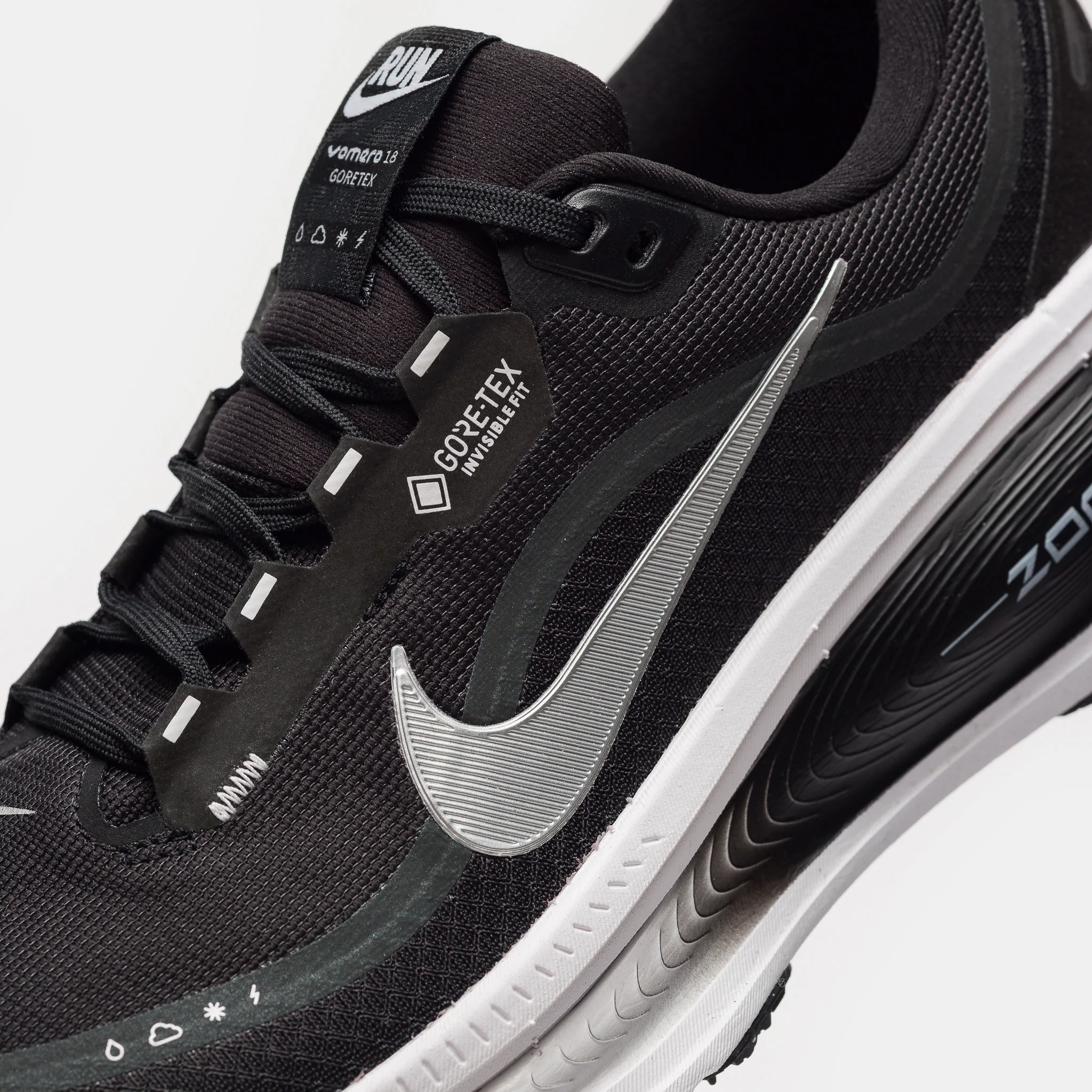 Vomero 18 Gore-Tex Sneaker in Black/Metallic Silver/Anthracite/White - Image 5