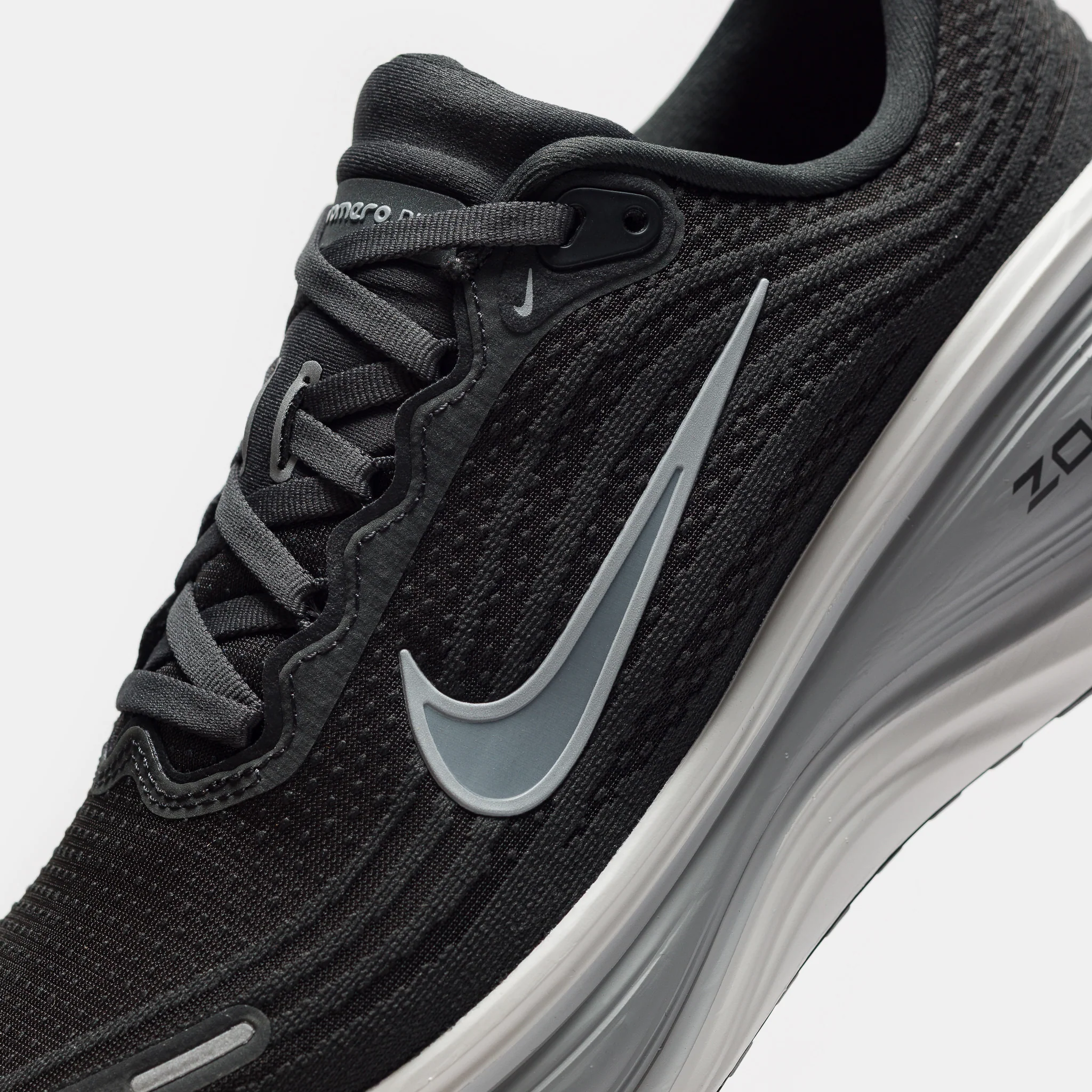Vomero Plus Sneaker in Anthracite/Wolf Grey/Summit White - Image 5