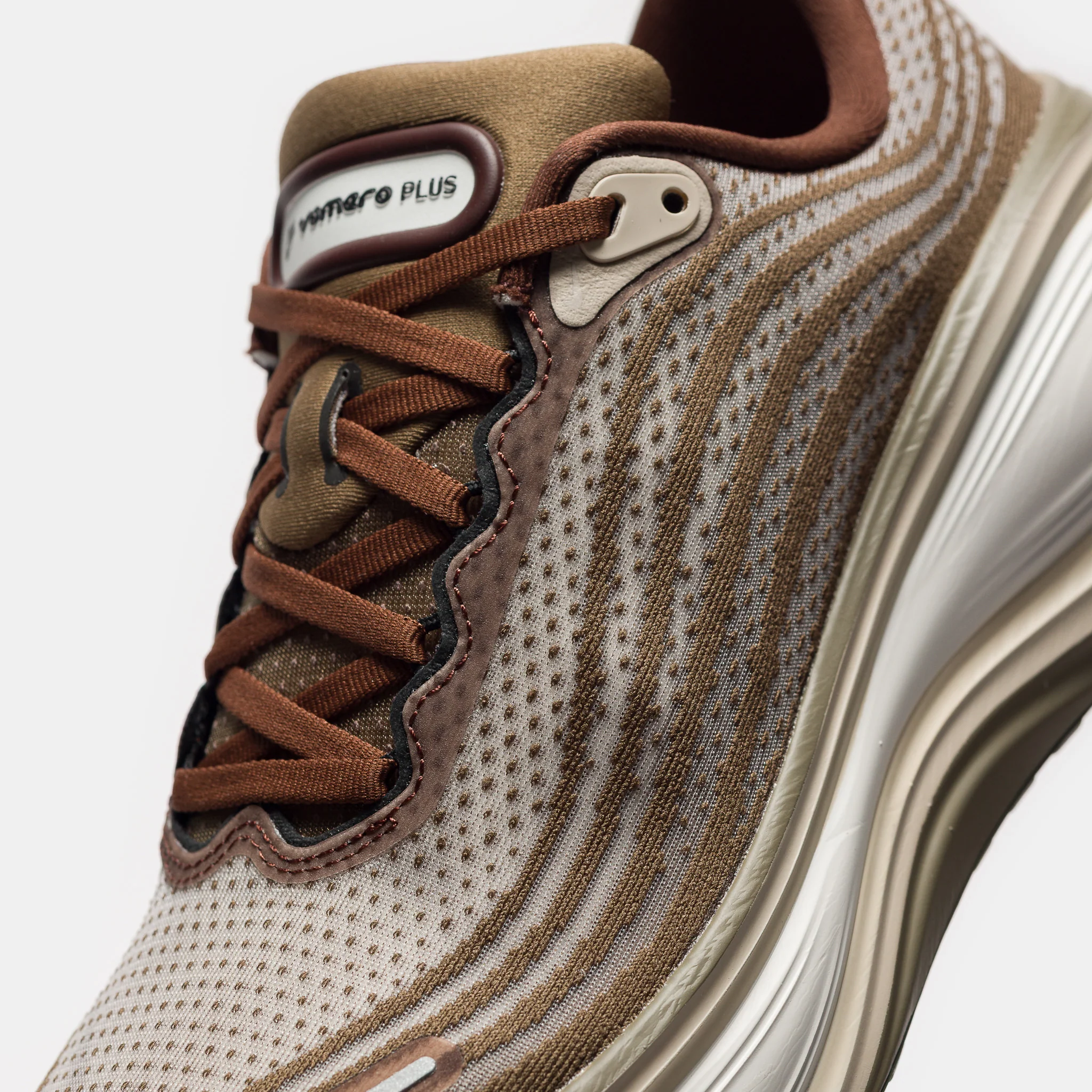 Vomero Plus Sneaker in Off Noir/Pecan/Phantom/Natural - Image 5