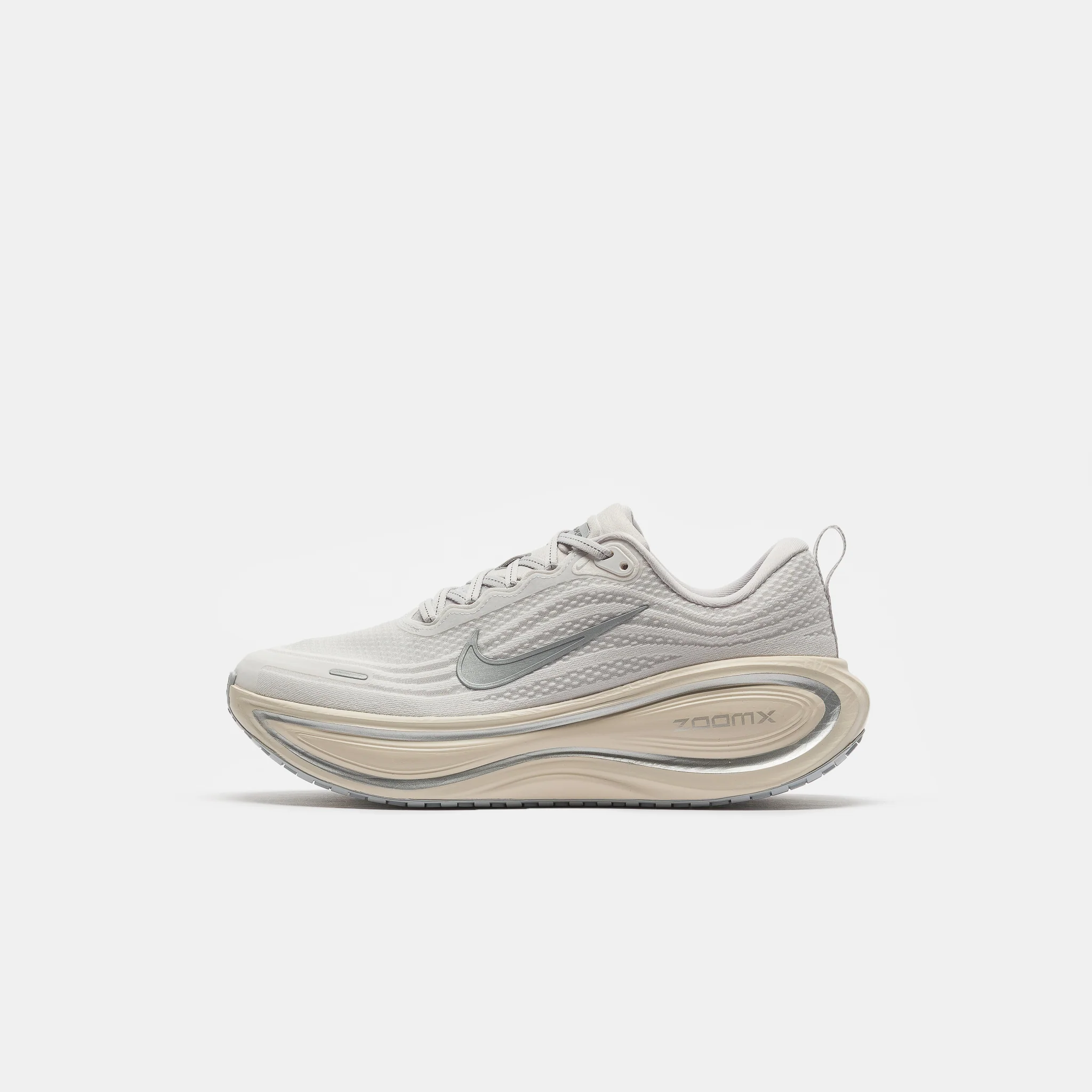 Vomero Plus Sneaker in Platinum Tint/Reflect Silver/Grey Fog