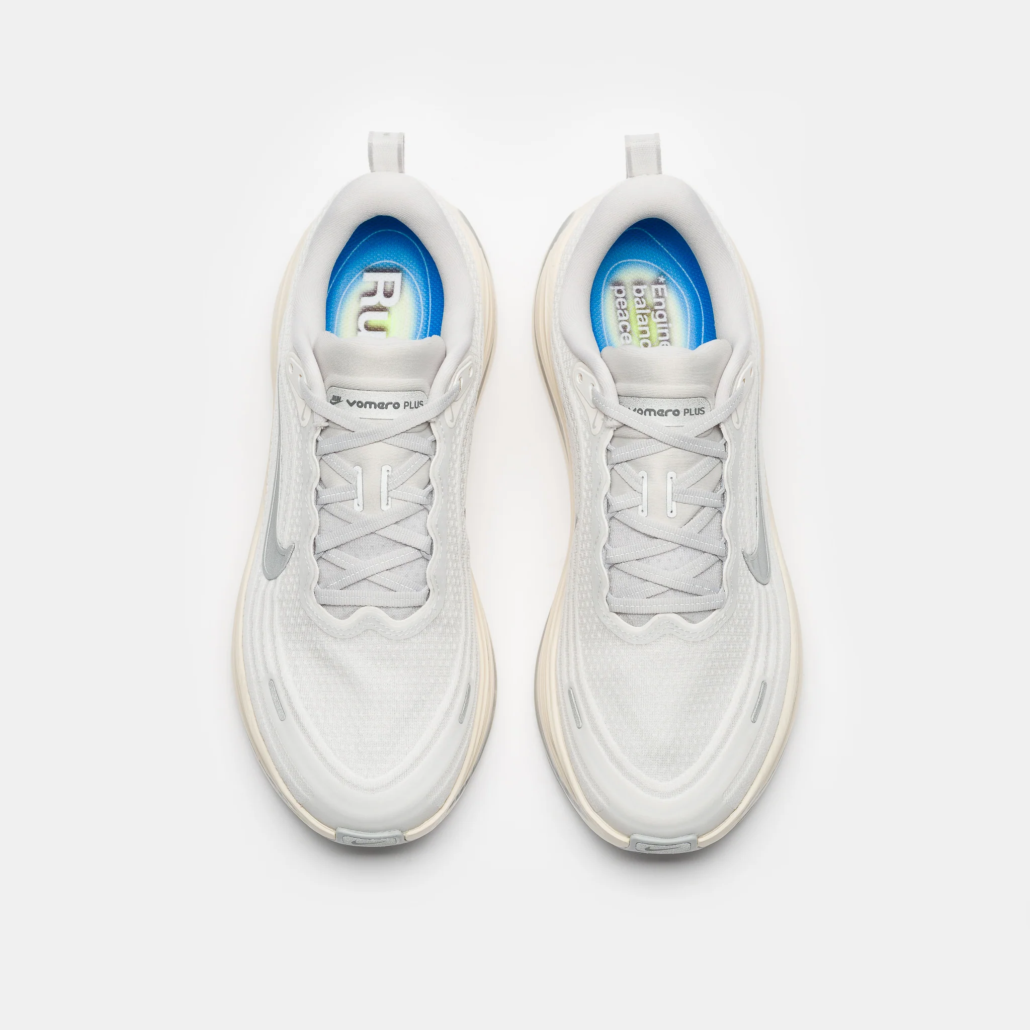 Vomero Plus Sneaker in Platinum Tint/Reflect Silver/Grey Fog - Image 5