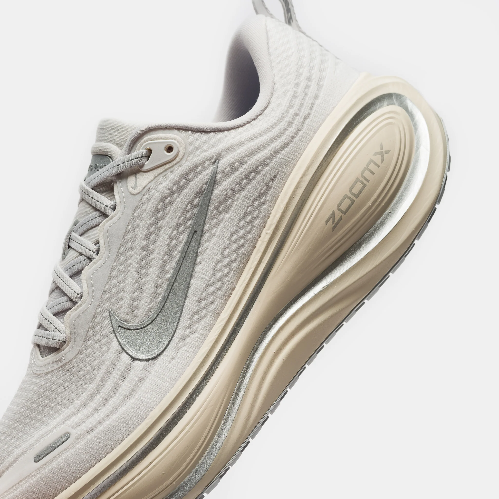 Vomero Plus Sneaker in Platinum Tint/Reflect Silver/Grey Fog - Image 6
