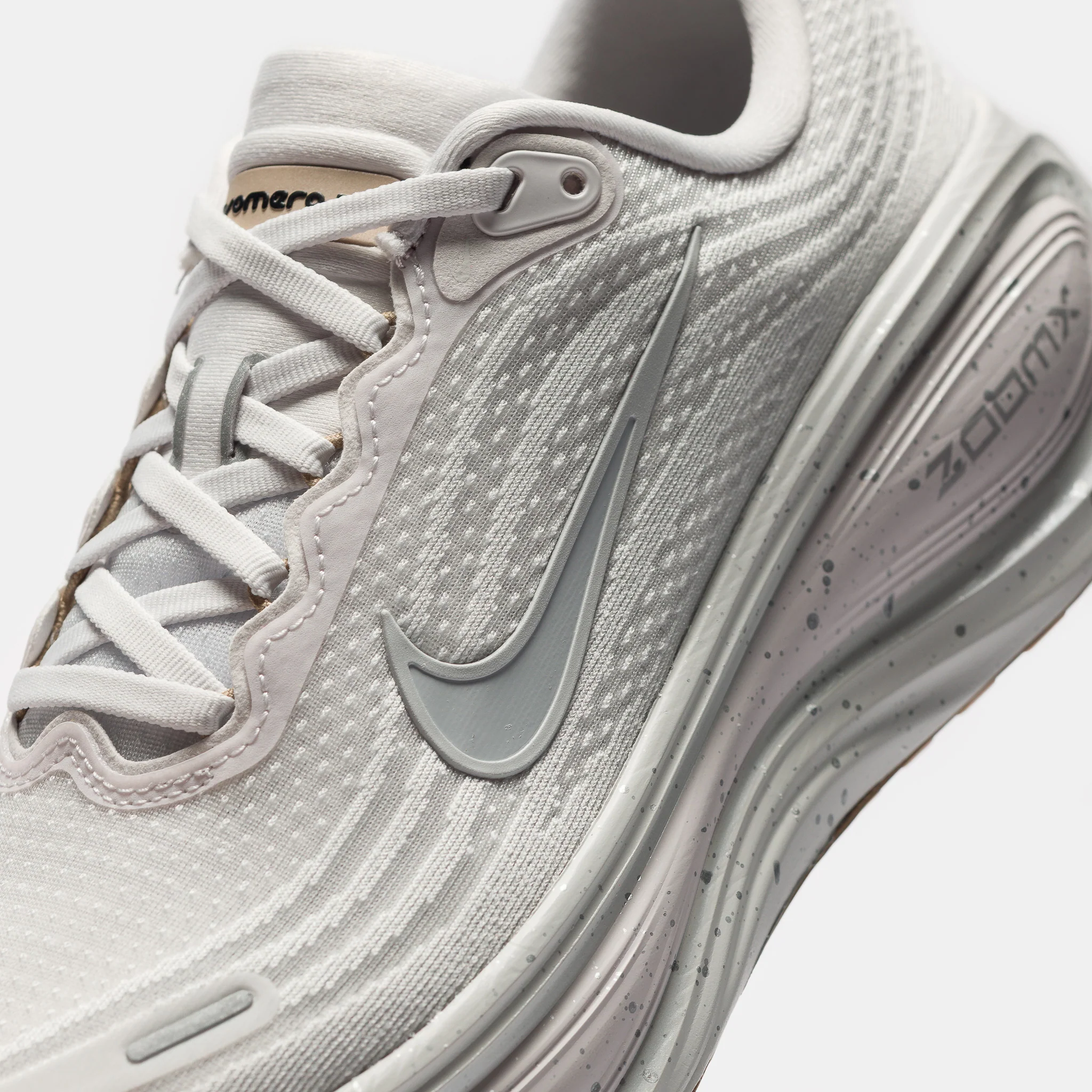 Vomero Plus Sneaker in Vast Grey/Wolf Grey/Off White/Hemp - Image 5