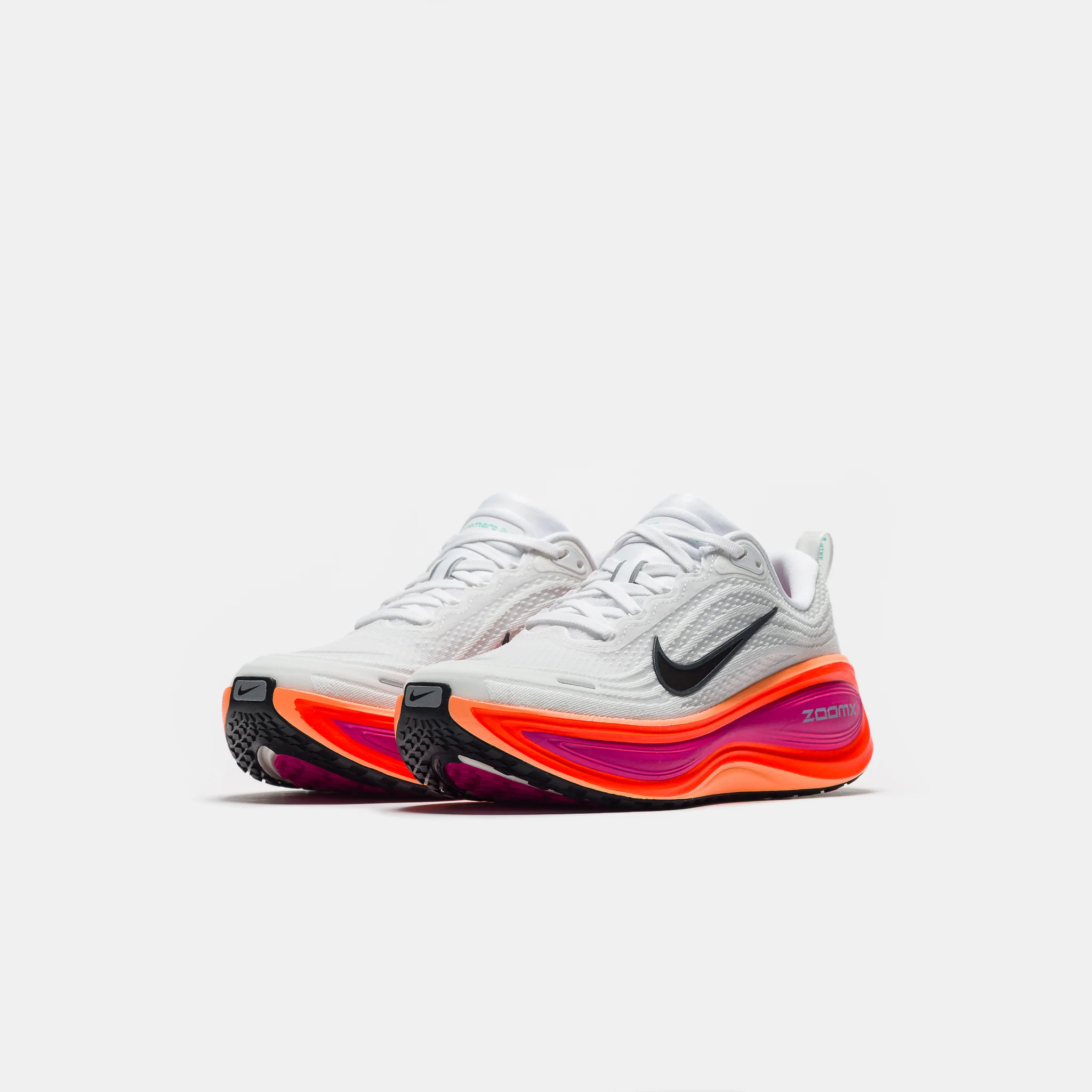 Vomero Plus Sneaker in White/Black/Fire Pink/Hyper Crimson - Image 2