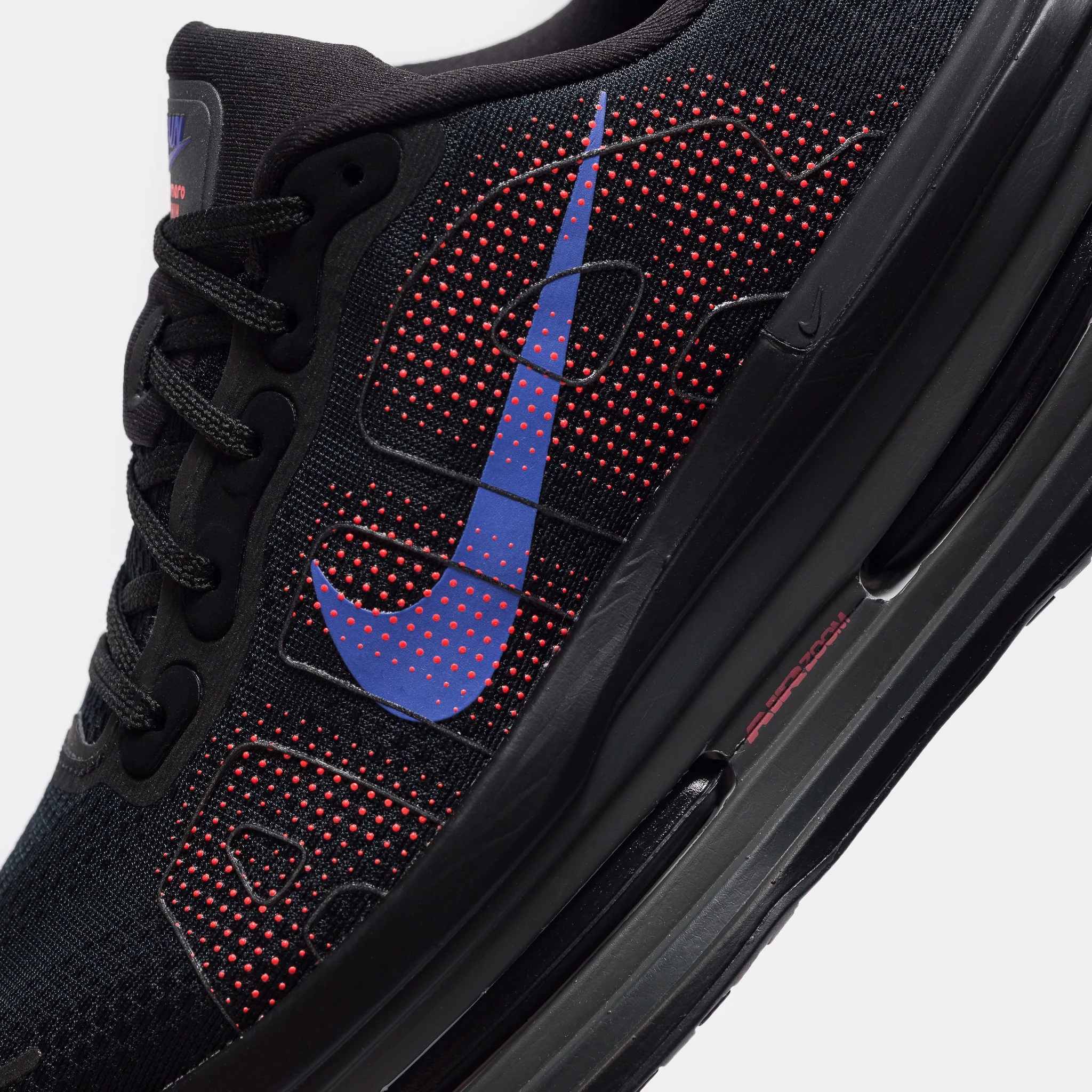 Vomero Premium Sneaker in Black/Sapphire/Hot Lava/Anthracite - Image 5