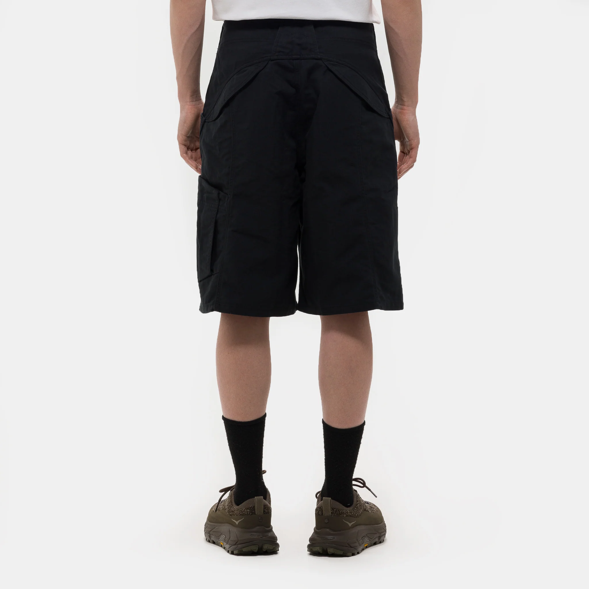 Welder Shorts in Black - Image 3