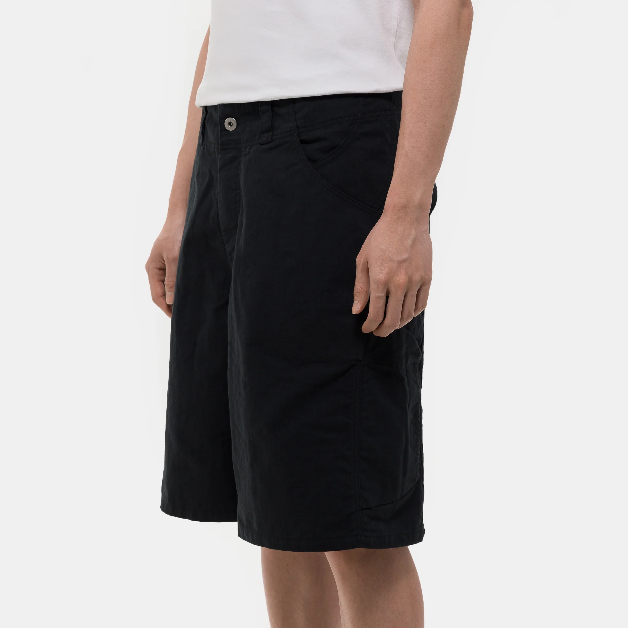 Welder Shorts in Black - Image 4